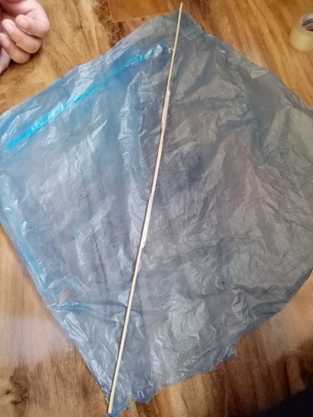 How to Make a Mini Kiddie Kite - tie sticks together based on the height of the diamond, make two