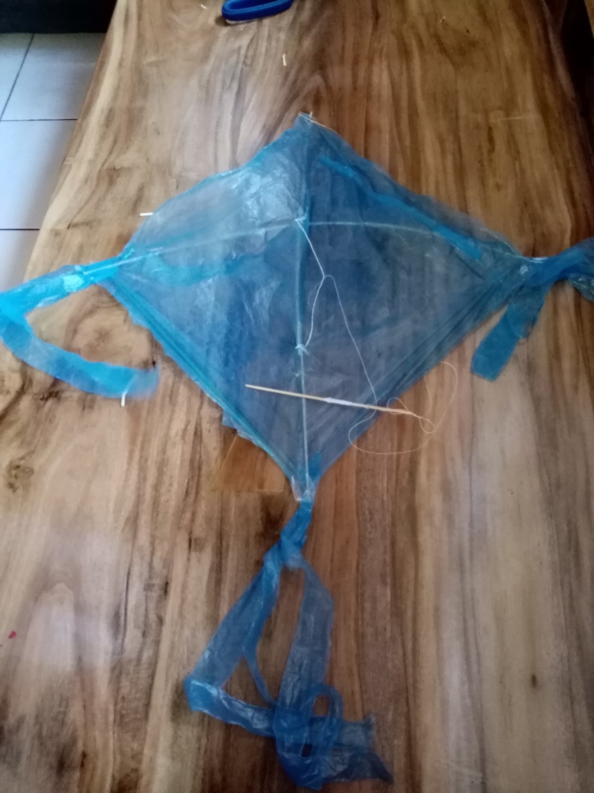 How To Make A Simple Kite Out Of Plastic Bag