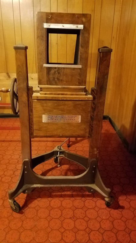 Value of an Old Portrait Camera Stand