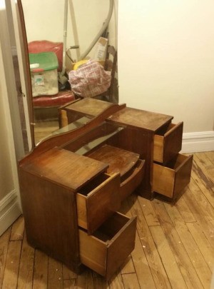 Tips for Selling Vintage Furniture - vintage dressing table with large mirror