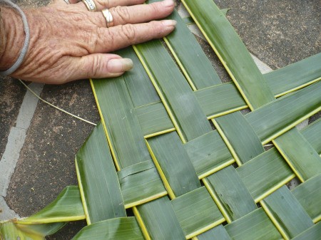 Weaving Coconut Leaf Plates - edge forming