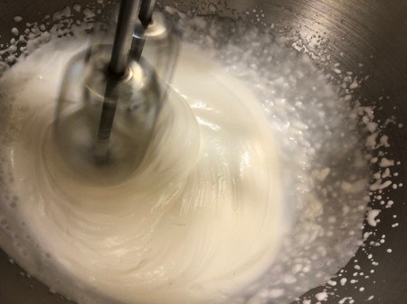 whipping cream with sugar