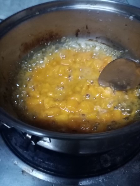 cooking mango & sugar