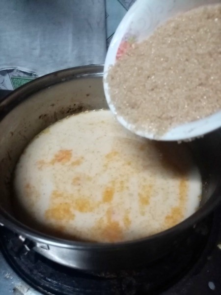 adding sugar to mango