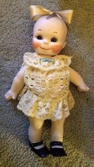 Identifying a Porcelain Doll - old looking porcelain doll
