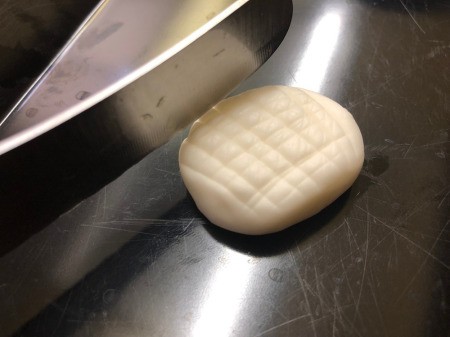 Fondant Sushi Cupcake Toppers - make a rectangle of white fondant with rounded edges, use a knife to create rice for under the salmon