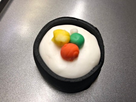 Fondant Sushi Cupcake Toppers - cut a strip of black fondant slightly taller than the height of the white mashed ball, roll it around the edge and pinch the seam together