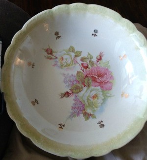Value of a Homer Laughlin Large Serving Bowl - bowl with lovely rose pattern in middle