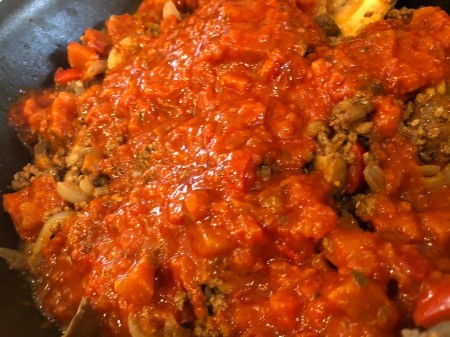 pasta sauce added to Mushroom Pepper Beef Bolognese