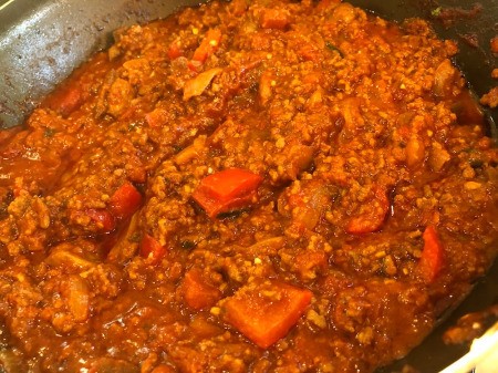 Bolognese in pan