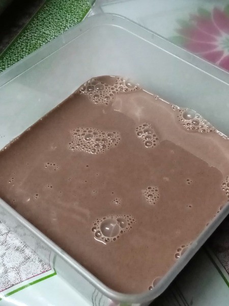 poured choco jelly in container