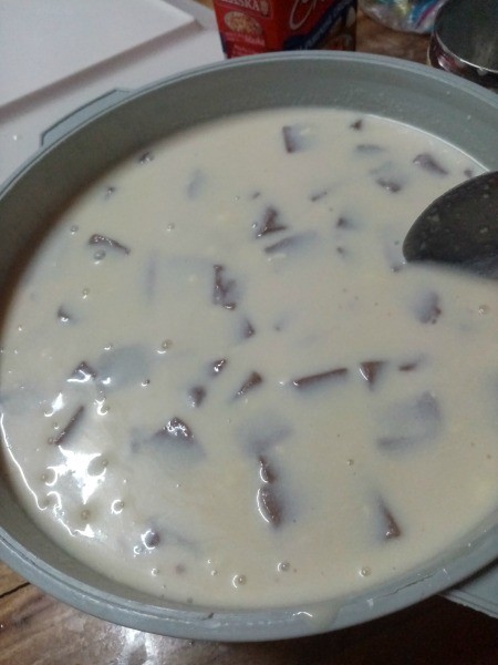 Choco Jelly cubes in creamy milk