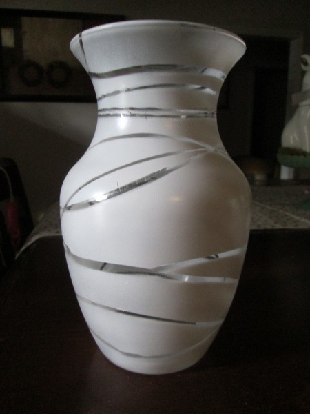 Rubber Band Art Painted Vase - white vase with the rubber bands removed