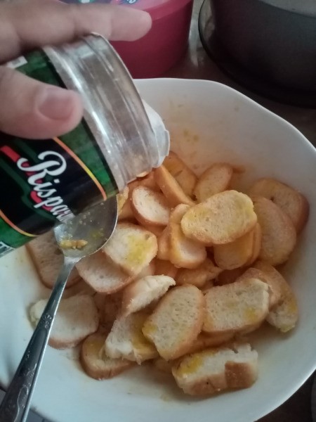 sprinkling Risparmio on Bread Chips