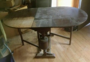Identifying Antique Furniture - drop leaf table