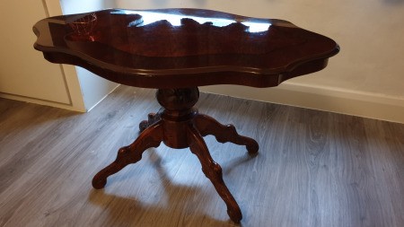 Value of an Antique Mahogany Coffee Table - 4 legged pedestal coffee table