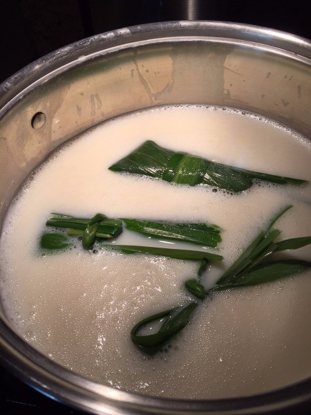 pan with Pandan in Soy Milk