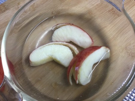 How to Make Apple Bunnies and Flowers - place in a bowl of water with a bit of lemon juice