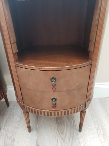 Identifying Round Antique Tables