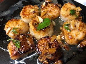 cooked Garlic Basil Scallops