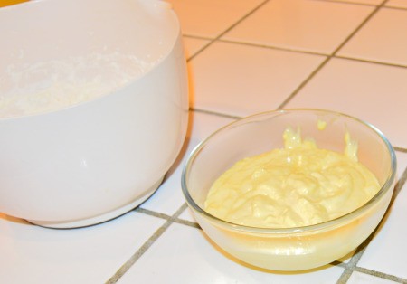 Cream Puff filling in bowl