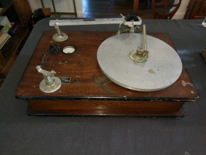 Value of a Vintage Universal Turntable Recorder - microphone company recording device with turntable