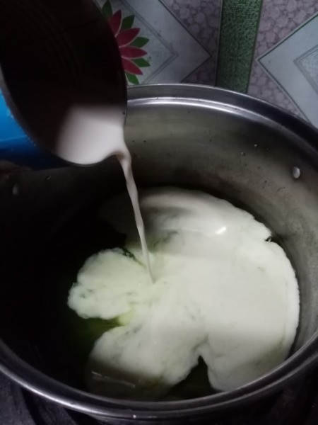 adding gelatin to pan