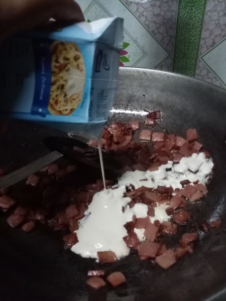 cream added to meats in pan