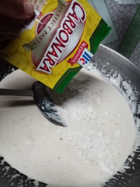 Carbonara powder added to water, meats & cream