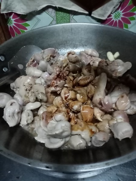 adding soy sauce to Sizzler