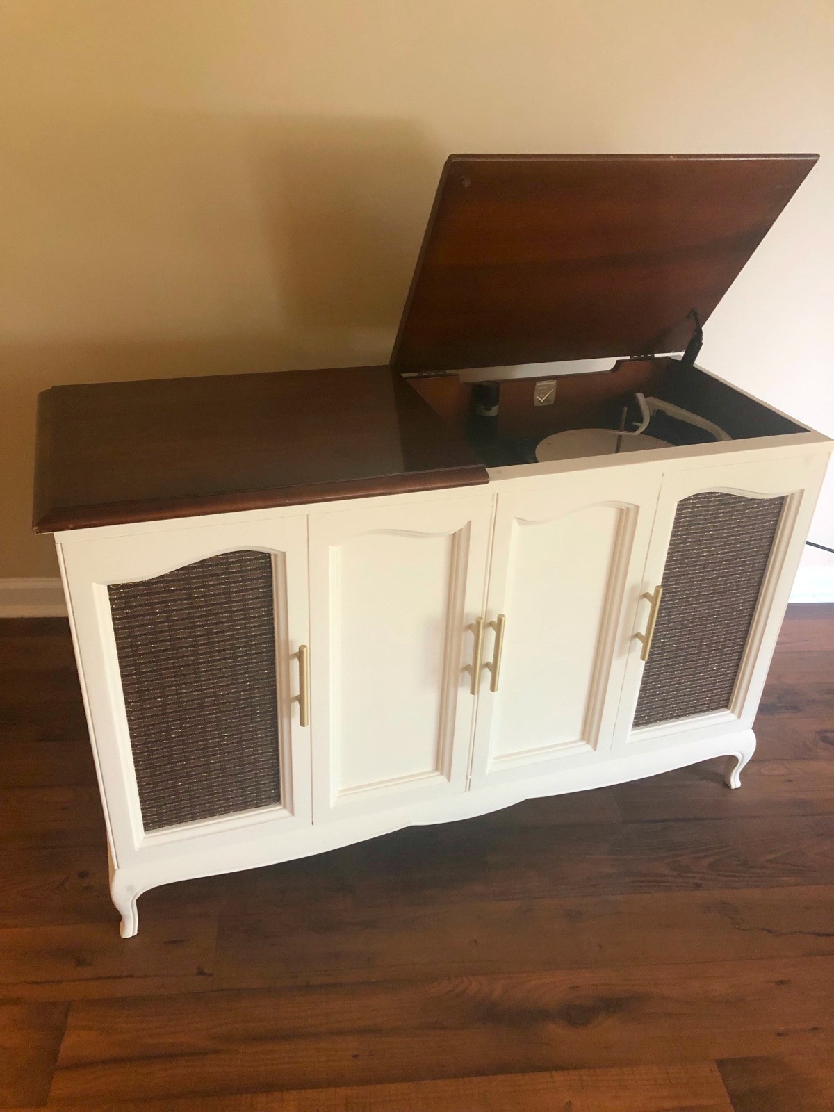 Identifying a Vintage Stereo Console? | ThriftyFun