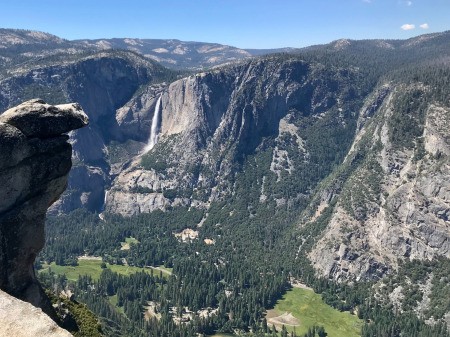 A photo of mountains in Yosemite National Park.