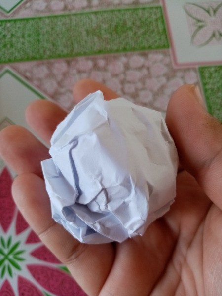 Mr. Octopus Made of Yarn - crushed paper ball