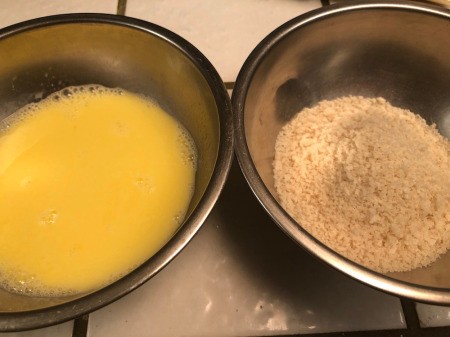 bowls with egg & Panko crumbs