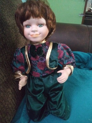 Value of Ashley Belle Doll - kneeling doll