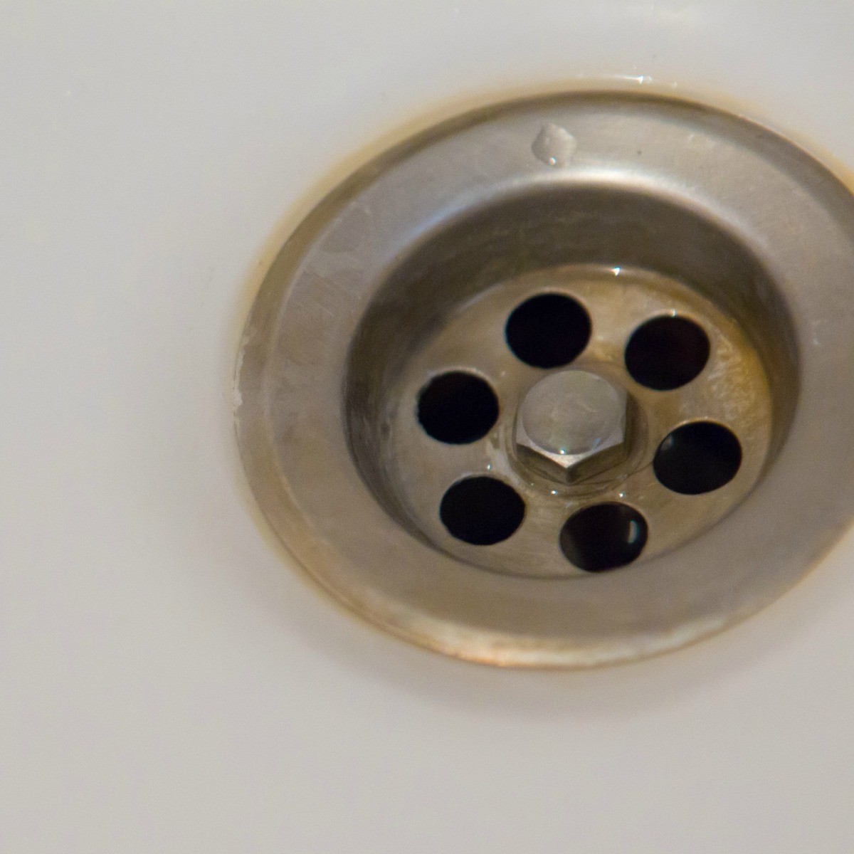 Cleaning Stains Around A Bathtub Drain, How To Clean Corrosion From Bathtub Drain