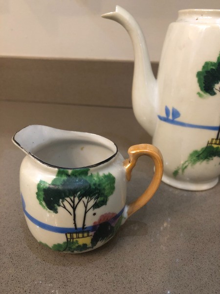 Identifying a China Coffee Pot and Creamer