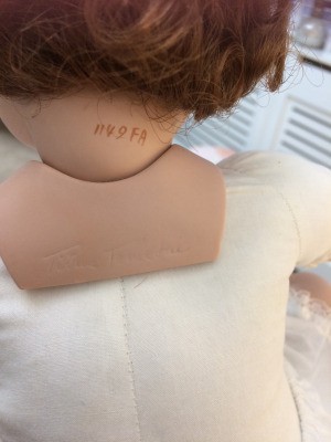 Identifying a Porcelain Doll - back of a doll's head