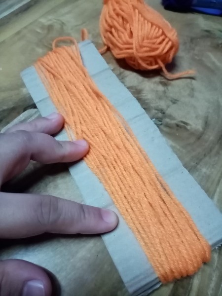 Yarn Bird  - wrap another color on the 20cm piece, wrapping as thickly as the first color