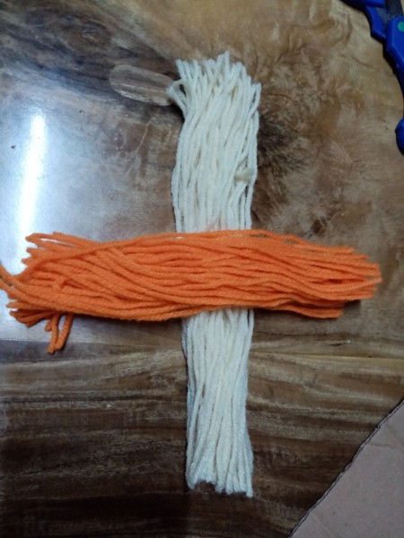 Yarn Bird - place the shorter bundle across the longer one