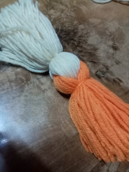 Yarn Bird  - secure with rubber bands or a piece of yarn