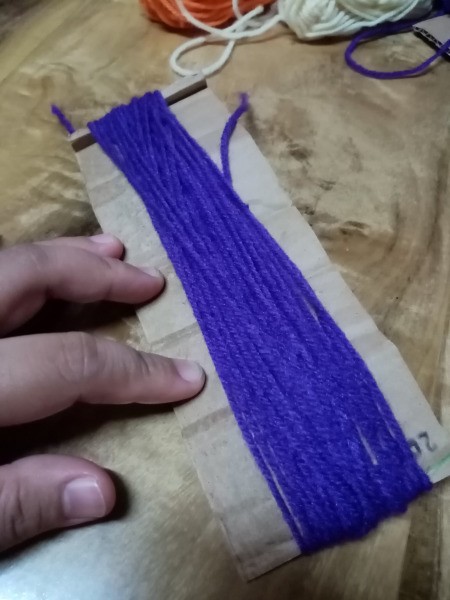 Yarn Bird - wrap one more color on the 20cm piece of cardboard