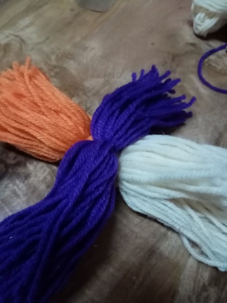 Yarn Bird - place in the middle of the other two
