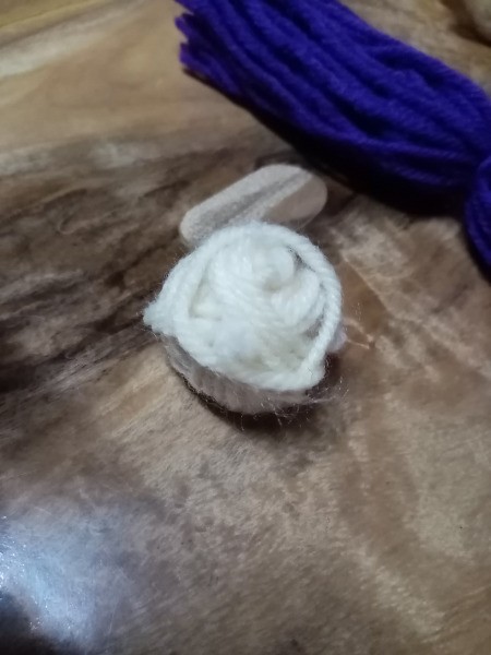 Yarn Bird - make a small ball of yarn