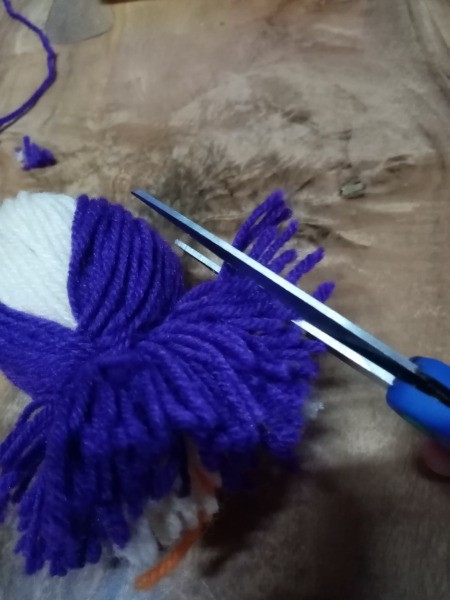 Yarn Bird - trim ends of yarn as needed