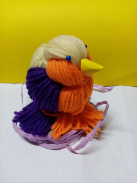 Yarn Bird - finished bird as seen from the side