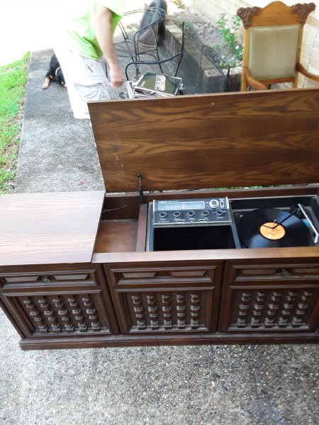 An open console stereo system.