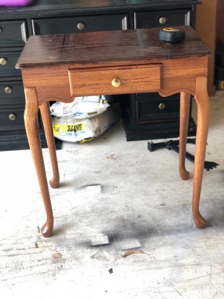 The front of a vintage table.