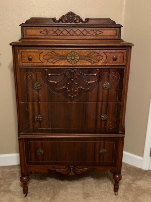 Value of an Antique Dresser - four drawer dresser with top storage area with lid