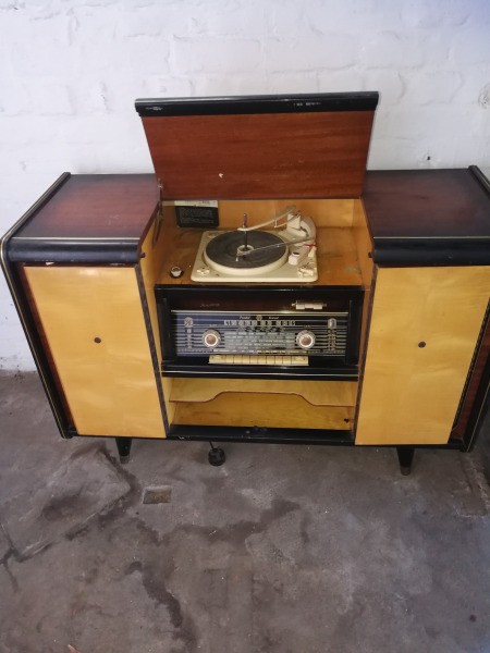 Value of a Pyre Sterogram -
Console System - open cabinet